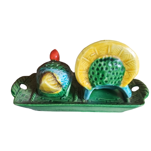 Vintage turkey salt and pepper shakers with plate - Picture 3 of 4